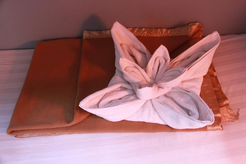 20Th Street Hostel Янгон Екстериор снимка